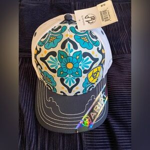 Ariat floral trucker hat NWT super cute